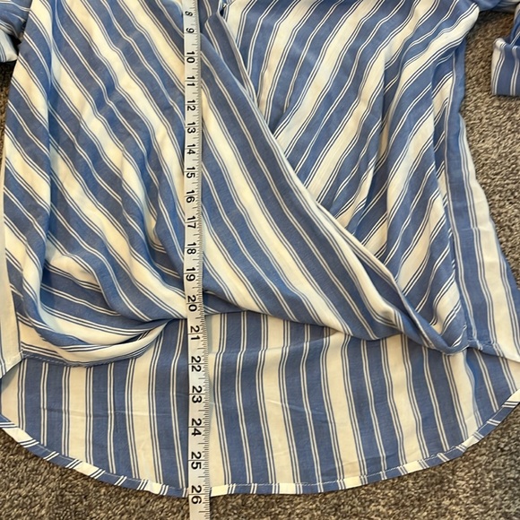 Kut From The Kloth Blue/ White Stripped Shirt Size Small - Picture 8 of 10